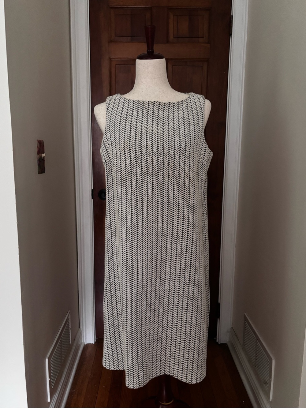 J. McLaughlin Dress, Sleeveless. White and Black
